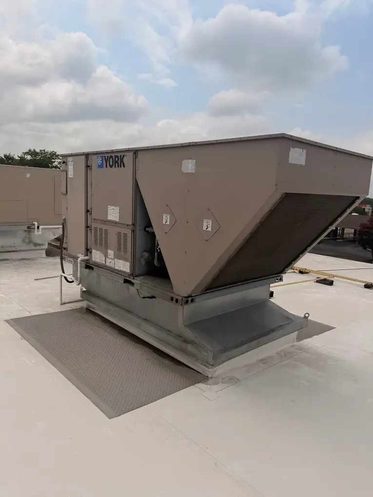 Commercial rooftop HVAC unit